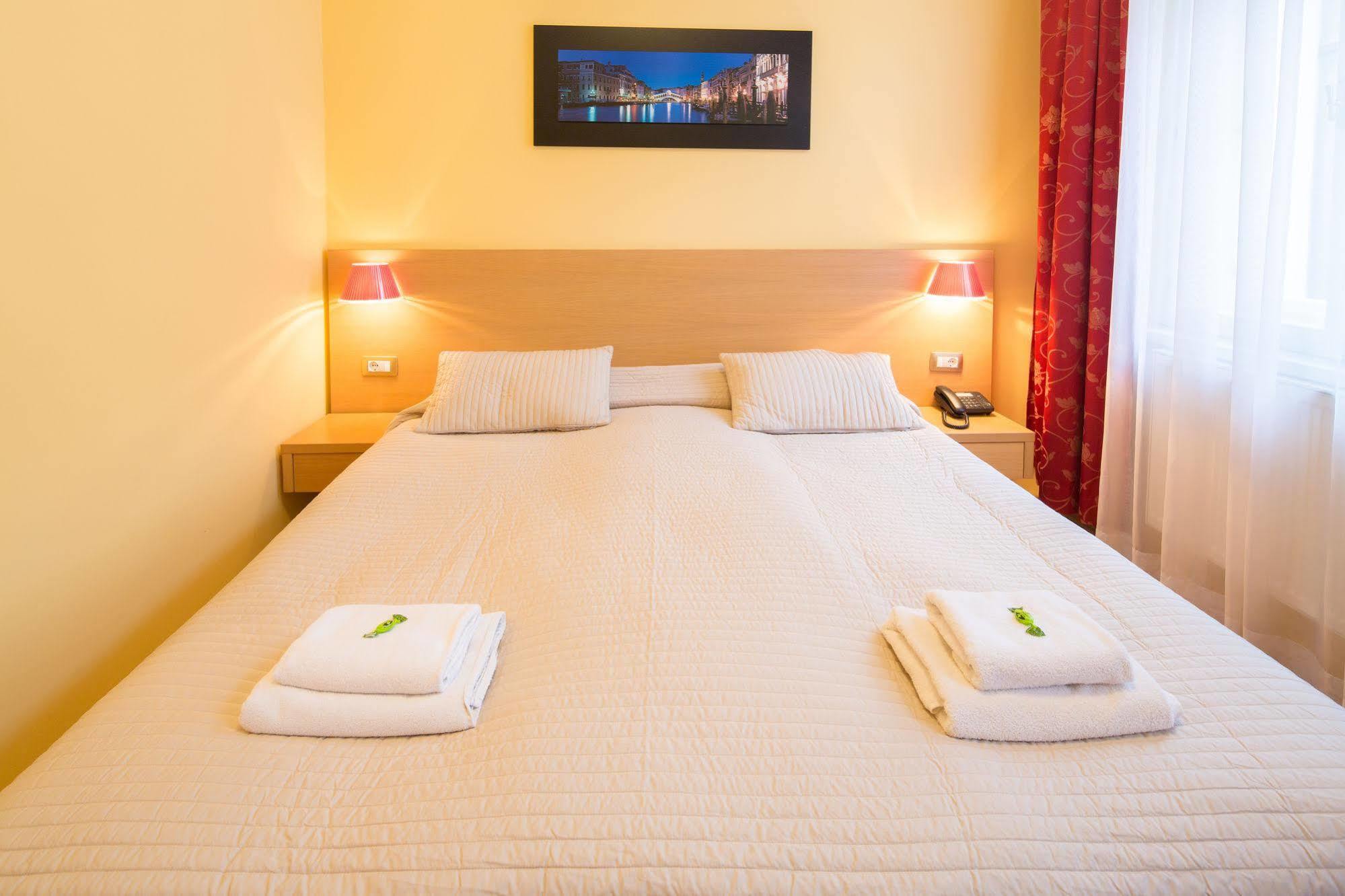 City Lounge Hotel Prag Eksteriør billede